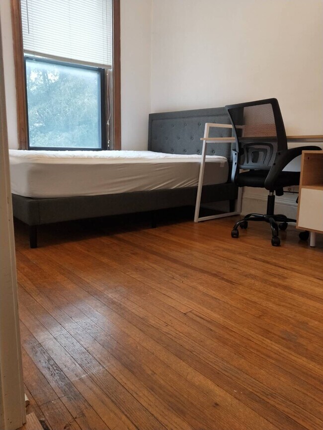 Foto del edificio - 1415 E 52nd St