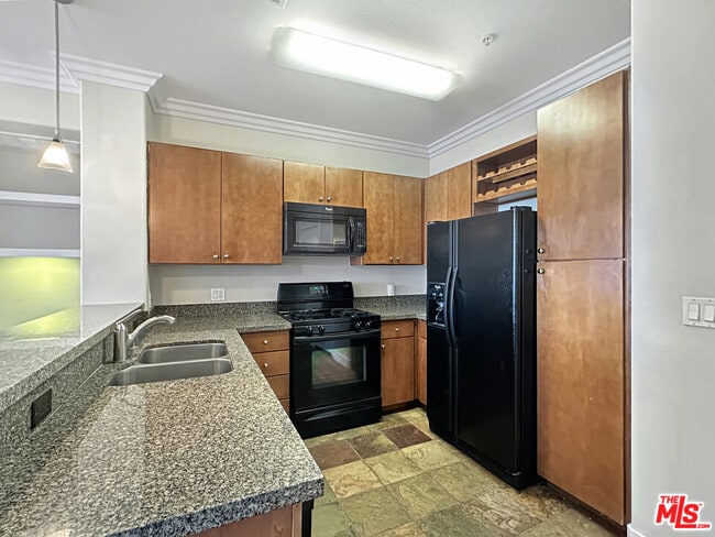 Building Photo - 24585 Town Center Dr