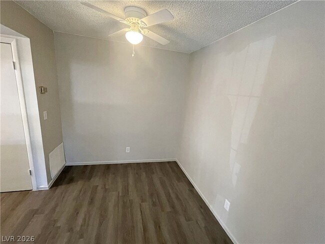 Foto del edificio - 1351 Dorothy Ave