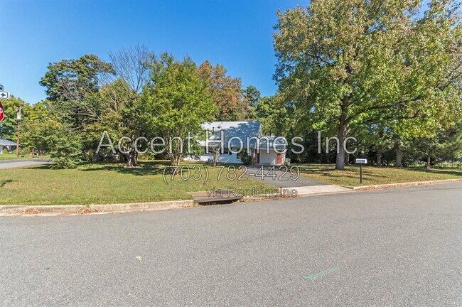 Building Photo - 5510 Trin St