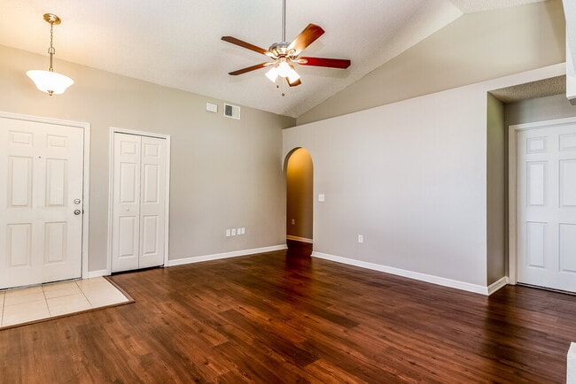 Foto del edificio - 6203 Gassino Pl