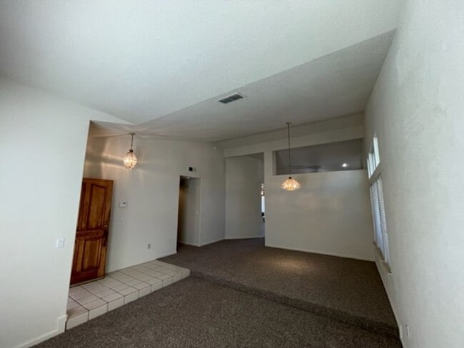 Building Photo - Rocklin four bedroom