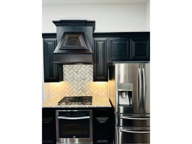 Building Photo - ****4 BEDROOM IN PLANO***