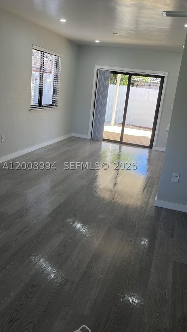 Foto del edificio - 11050 SW 5th St