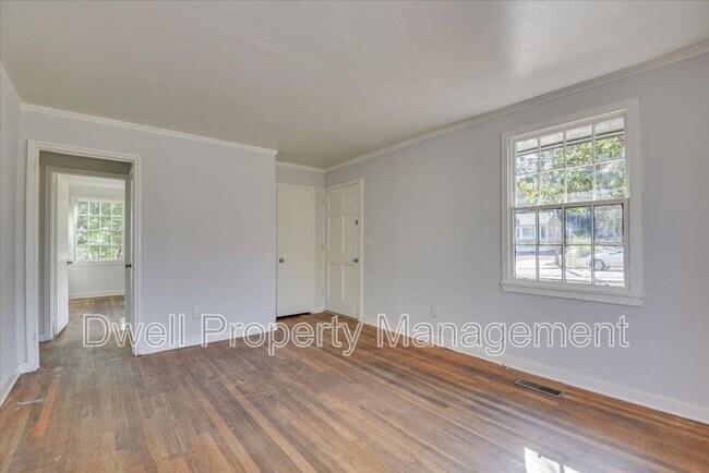 Building Photo - 2545 Sheraton Dr