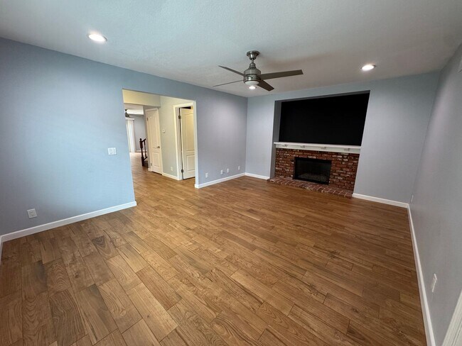 Foto del edificio - Agoura Hills Gem with Private Yard & HOA Pool