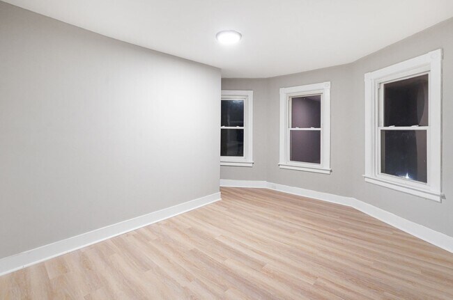 Building Photo - 138 Elm St