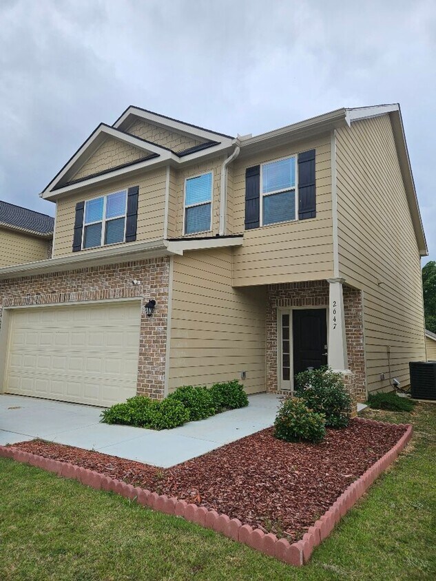 Primary Photo - Charming 4 Bedroom Home in Hampton, GA – A...