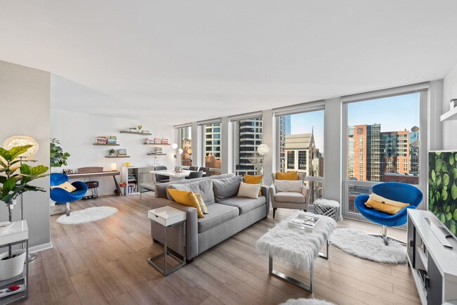 Building Photo - 111 E Chestnut St