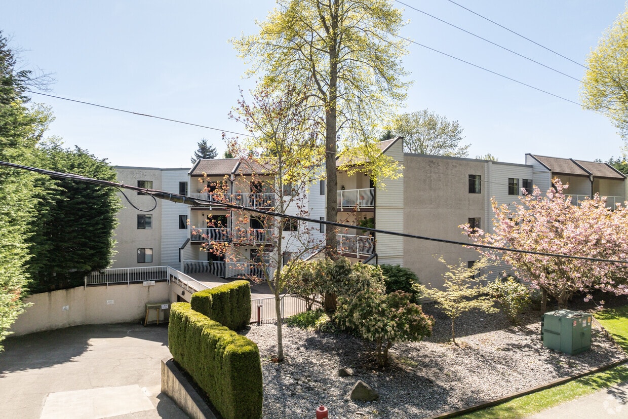 Building Photo - 12890 17 Ave