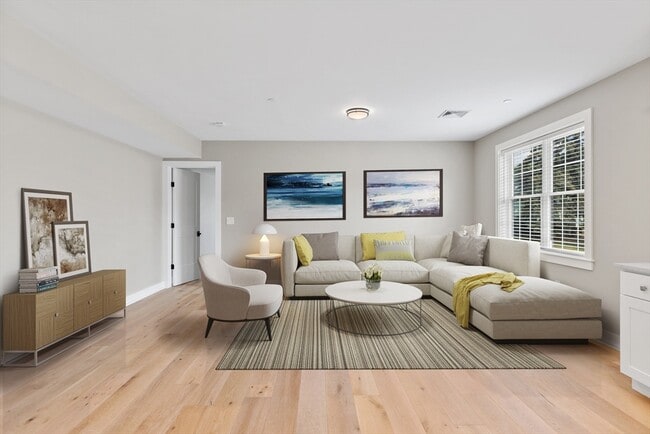 Building Photo - 471 Main St