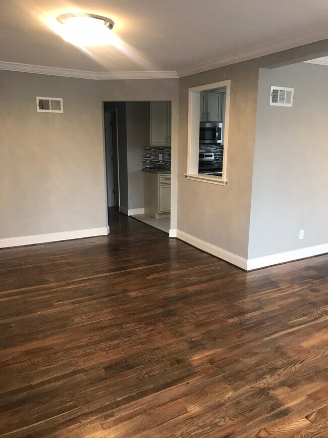 Foto del edificio - 7315 Balson Ave