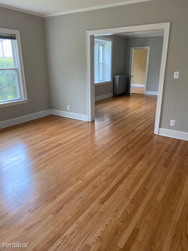 Foto del edificio - 4 br, 2 bath House - 8052 Elmwood 1 Unit 1