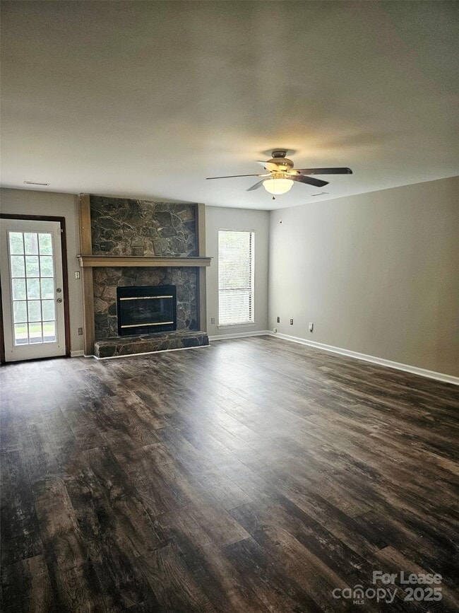 Building Photo - 9301 Chislehurst Rd