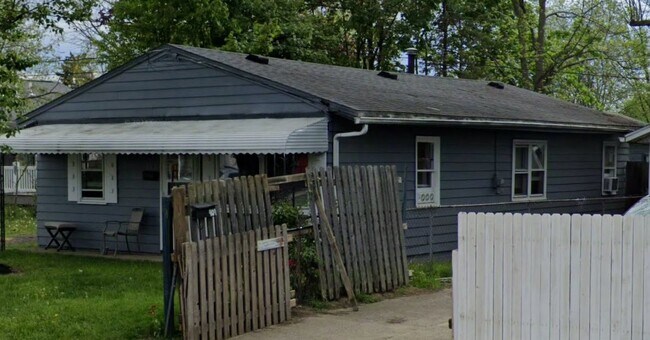 Building Photo - 905 Clement St