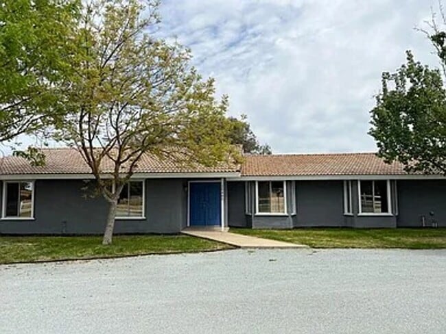 Building Photo - 10485 E Herndon Ave