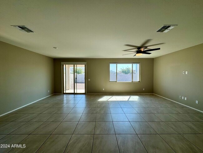 Building Photo - 3415 W Donner Dr
