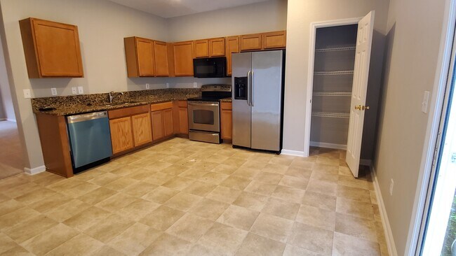 Building Photo - 6812 Misty View Dr
