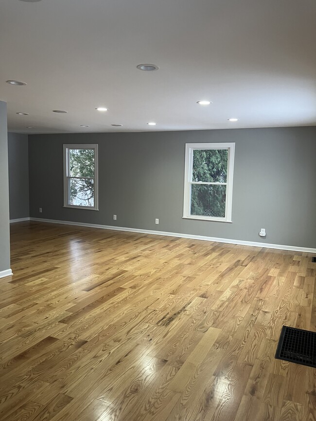 Foto del edificio - 5142 Ridge Rd