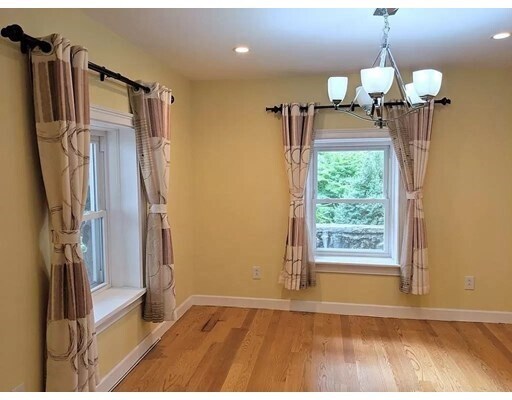 Foto del edificio - 23 Farmcrest Ave