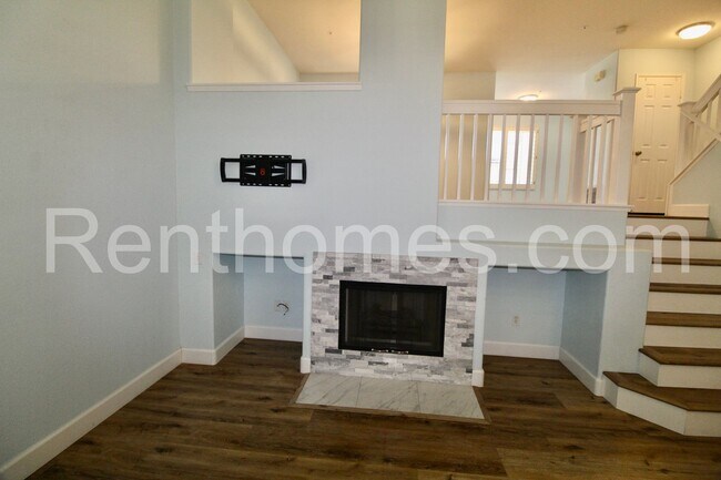 Building Photo - Sorrento Valley, 10304 Wateridge Cir #260,...