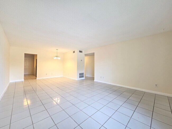 Foto del edificio - 605 Northlake Blvd