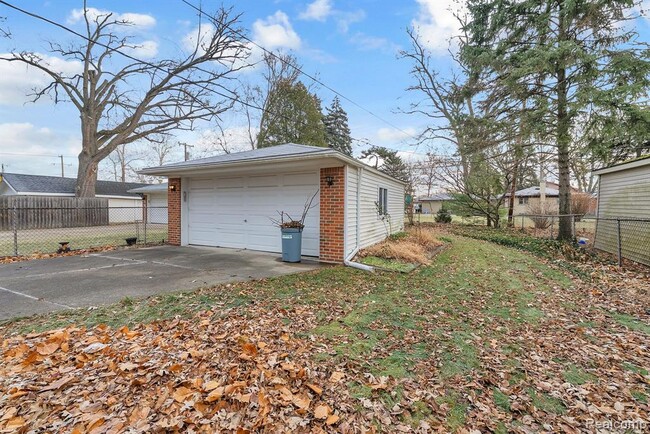 Foto del edificio - 3945 Harding St