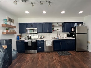 Building Photo - 5760 Riley St