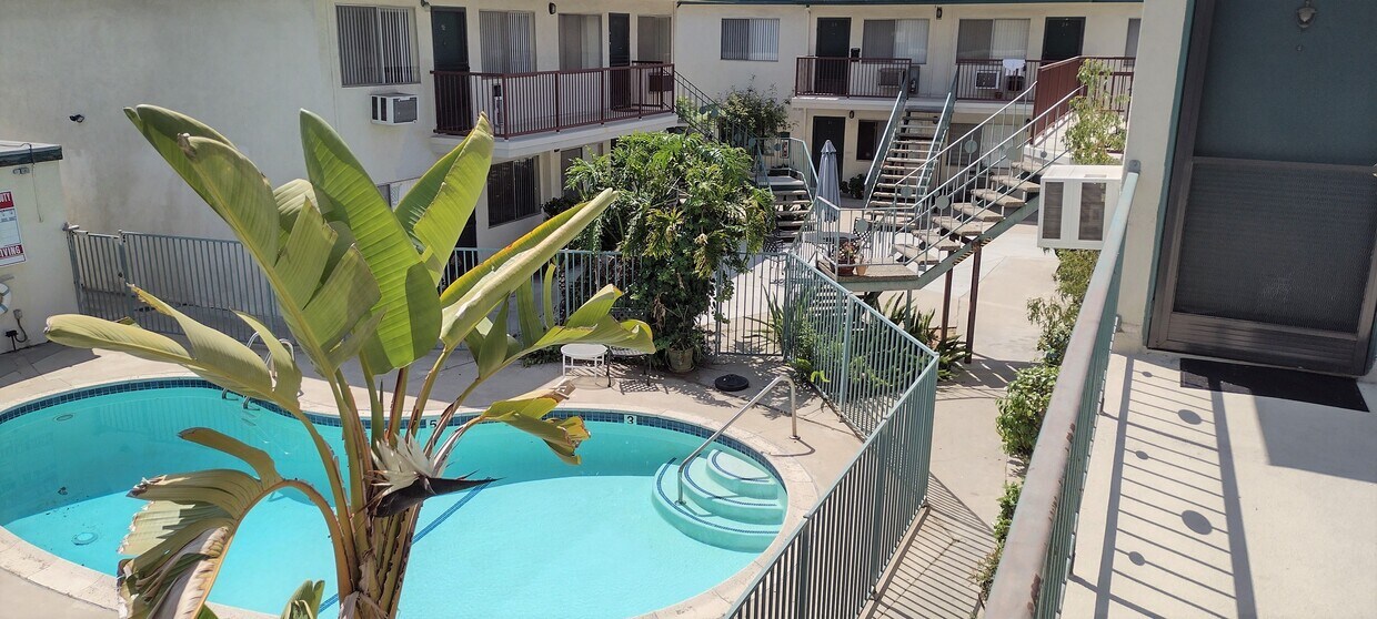 Foto principal - 100 S Altadena Dr