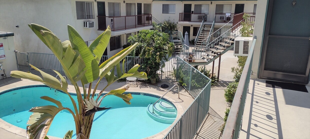 Primary Photo - 100 S Altadena Dr