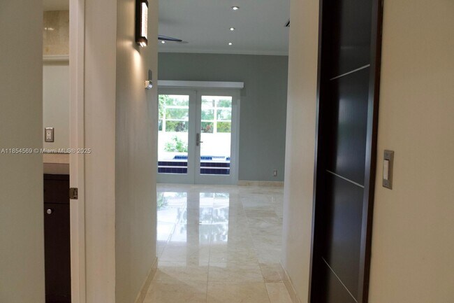 Foto del edificio - 6739 Skyline Dr