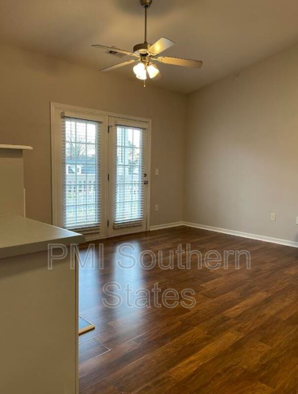 Foto del edificio - 631 McKenna Cir