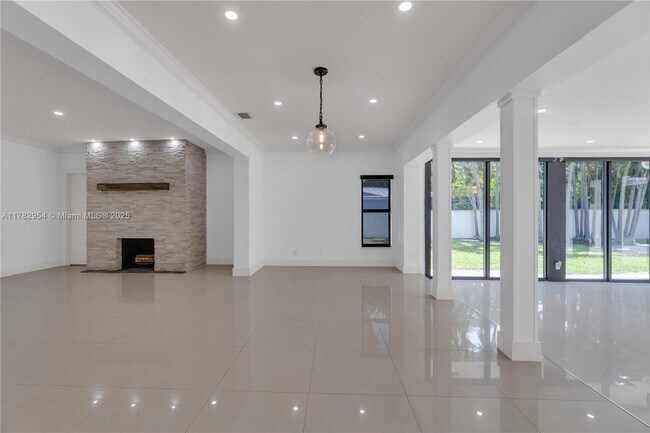 Foto del edificio - 549 NE 12th Ave