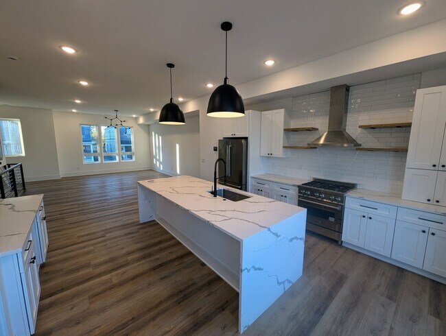Building Photo - Luxurious LEED GOLD Certified 3-Bedroom Ho...