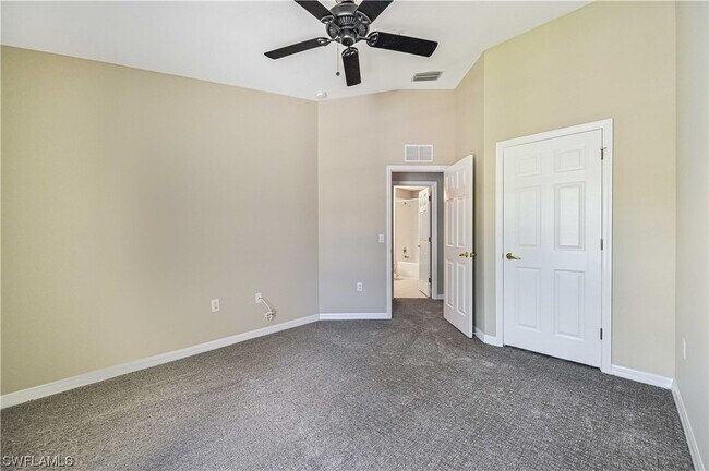 Foto del edificio - 924 Hampton Cir