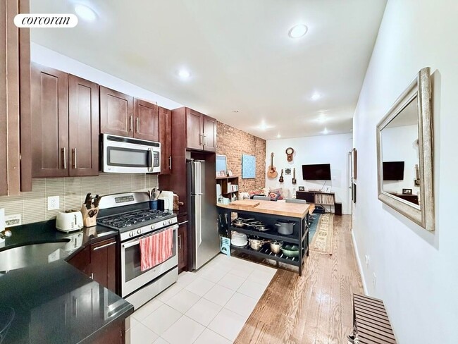 Building Photo - 317 4th Ave