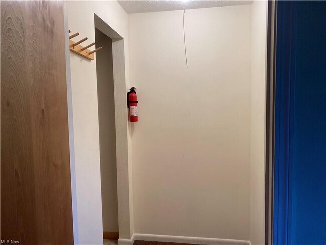 Building Photo - 305 S Tuscarawas Ave