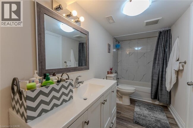 Building Photo - 77 W 4th St