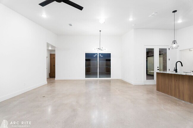 Foto del edificio - Pre-Leasing Fall of 2026!! Luxury Homes!!