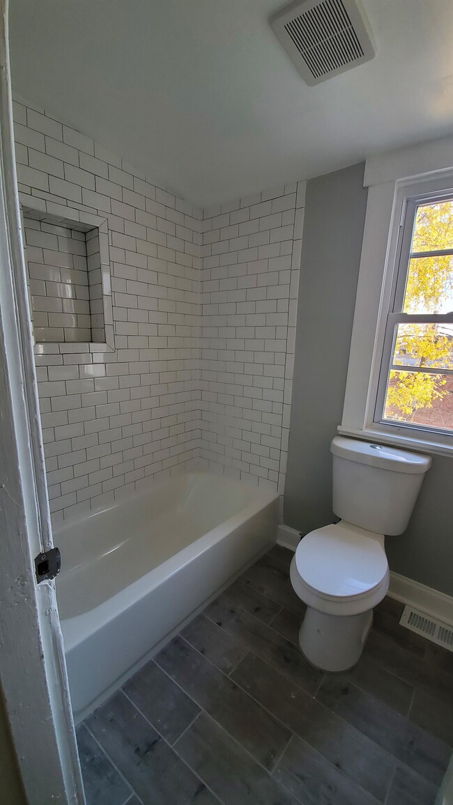 Building Photo - 315 W 30th St