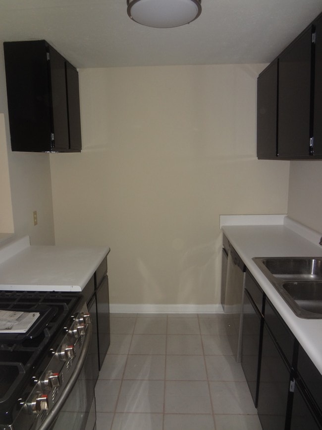 Building Photo - Beechmont Towers Apartments