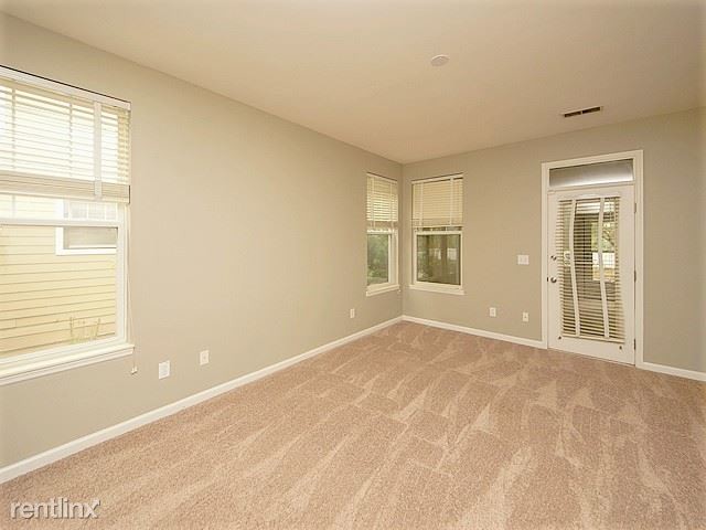 Building Photo - 4 br, 2.5 bath House - 124 Corn Planters St