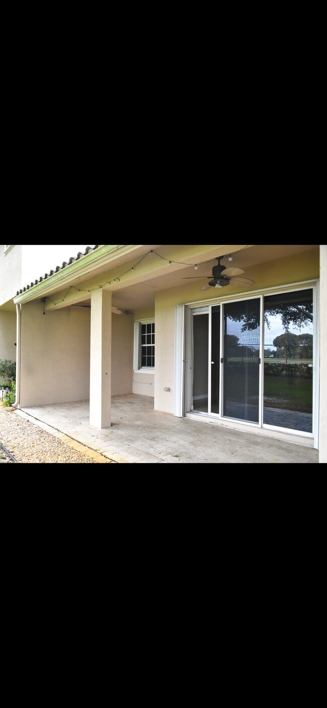 Building Photo - 3240 Fairway Cir