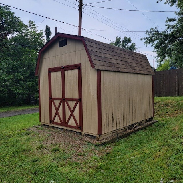 Building Photo - 583 Beacon Rd