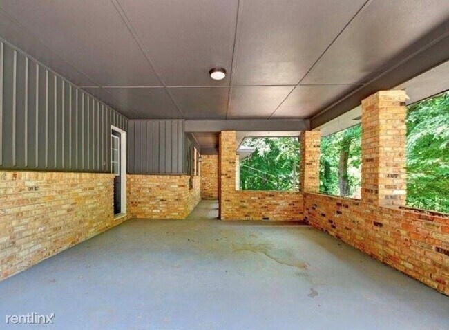 Building Photo - 4327 Azalea Dr SE