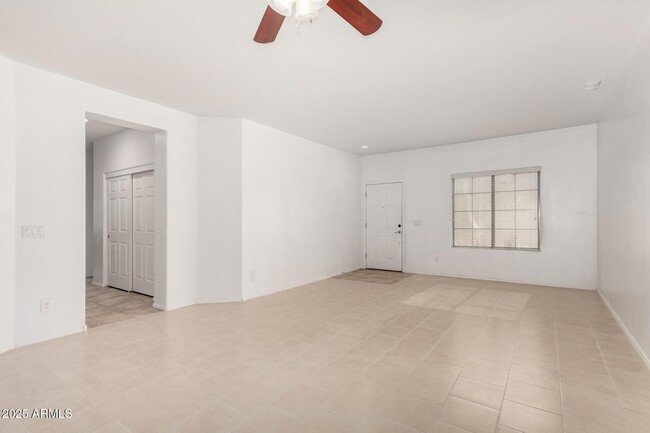 Foto del edificio - 26162 W Potter Dr