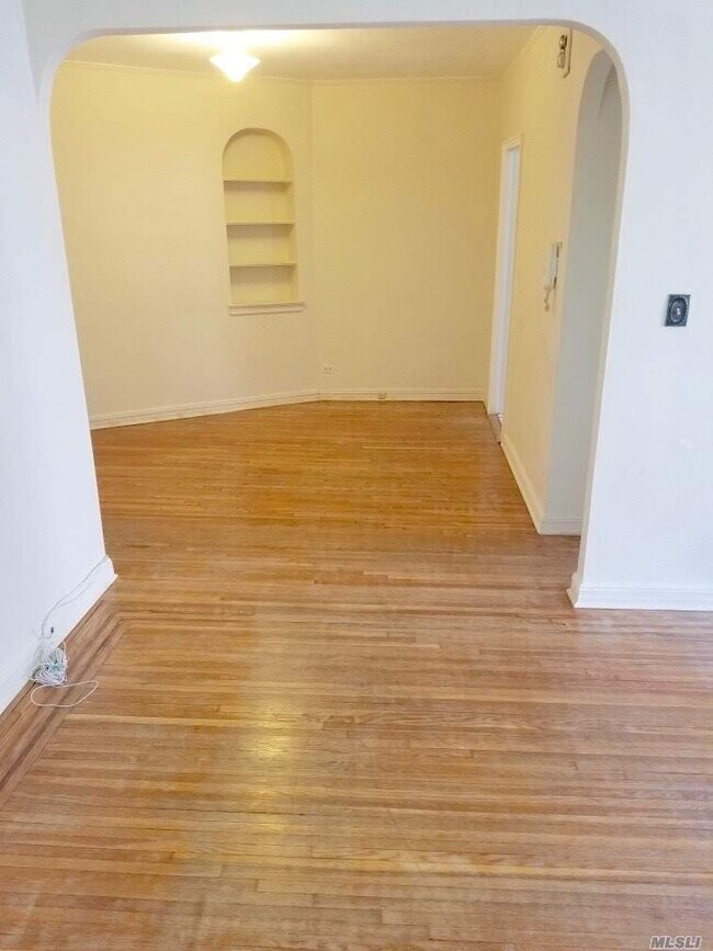 Foto del edificio - 69-40 Yellowstone Blvd