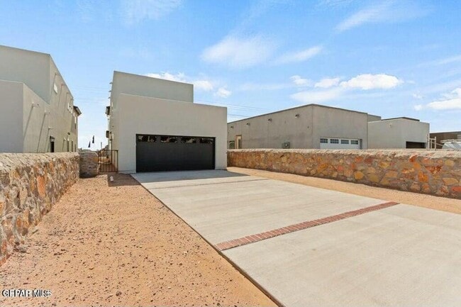 Building Photo - 14679 Pebble Hills Blvd