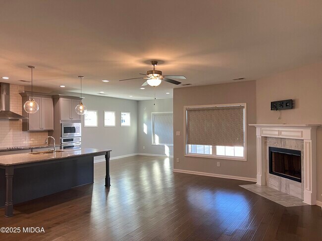 Building Photo - 401 Tivoli Wy