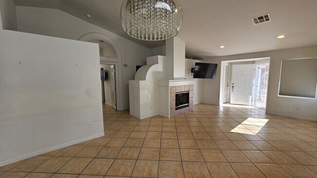 Foto del edificio - Single story with a POOL in Spring Valley!!!